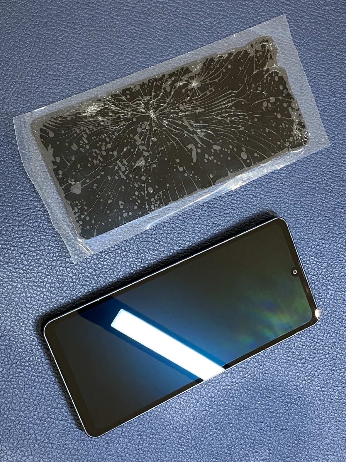 画面がバキバキに割れてしまったAQUOSsense6（アクオス）の画面交換修理を承りました！